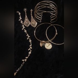 4 copper bracelets 1 pair of earings.
